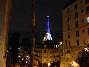 Tour Eiffel bleu blanc rouge - les attentats de Paris sur les réseaux sociaux