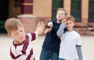 Oui, j'ai un peu fait exprès de choisir une photo avec des enfants, ça illustre le niveau