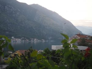 terrasse-kotor-montenegro