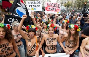 Ah oui, les Femen, l'exemple adoré de tous ceux qui vomissent les féministes et qui jouent l'amalgame à fond