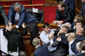 Bagarre au parlement ukrainien